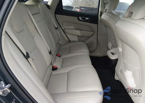 2020 Volvo Xc60 T5 Momentum z USA, uszkodzony, nr VIN YV4102RK6L1435850